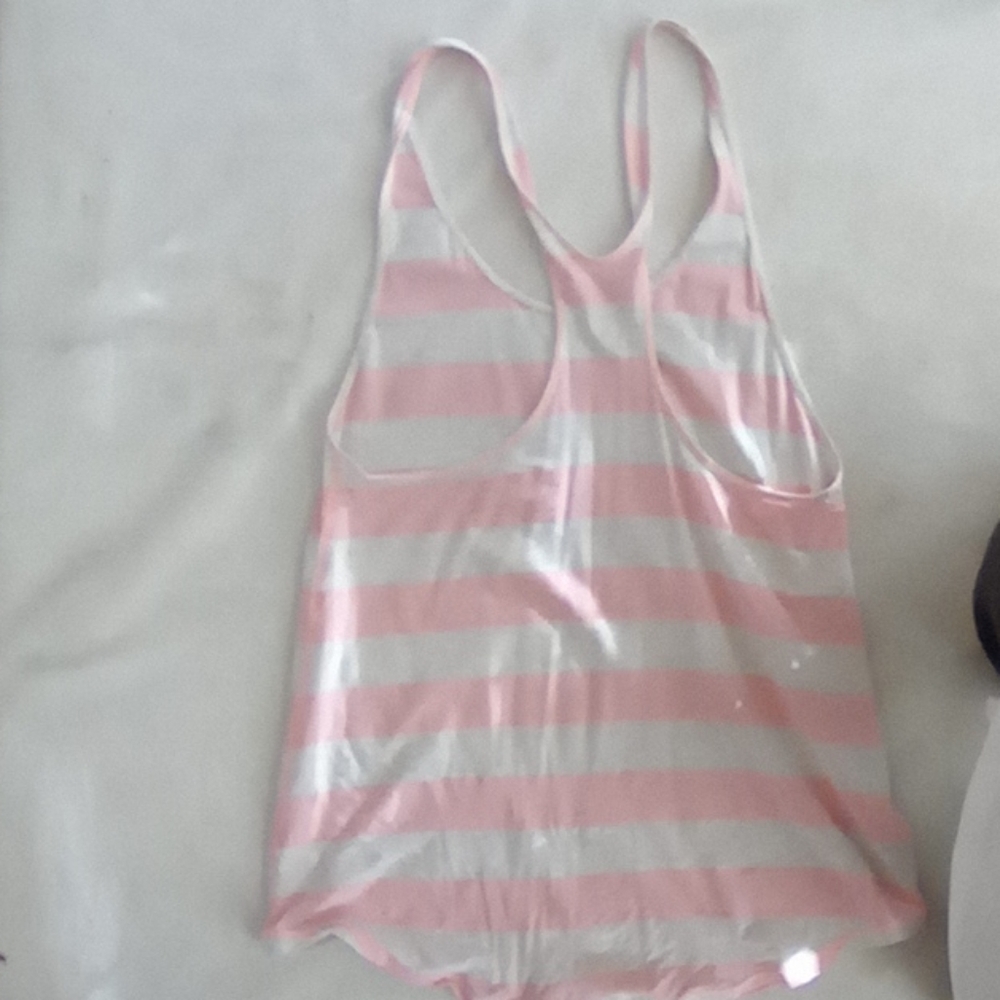 Lululemon tank size 4 - Picture 2 of 3